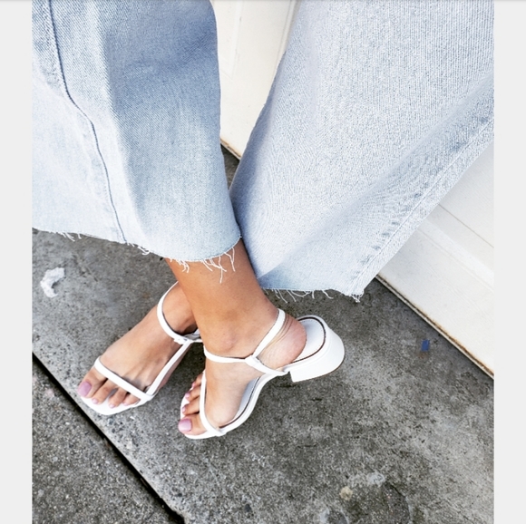 🚨//Mis Amores Collection//White Sandal - Picture 2 of 7